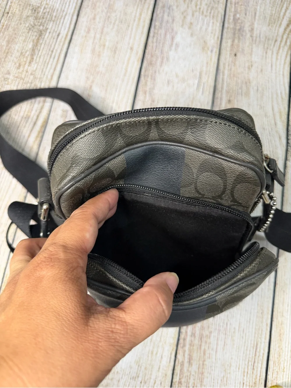 NWOT Coach Heritage Stripe Flight Crossbody Bag Unisex Black Gray